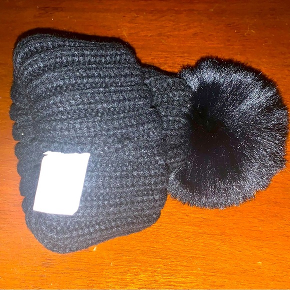 Winter Snow Beanie Knit Hat with Pom-Pom and Faux Pearl Accents Black NWT - Picture 2 of 3